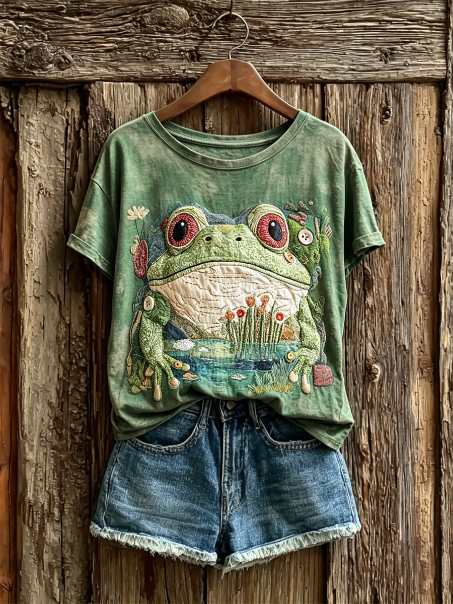 Women's Lovely Frog & Pond Scene Art Print short-sleeved T-shirt
